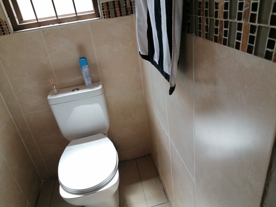 6 Bedroom Property for Sale in Zinniaville North West